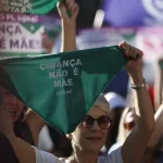 Manifestantes protestam contra PL do Aborto no Rio e em São Paulo